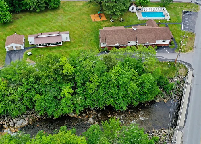 Eclectic Studio Cabin W/ Kitchenette, Free Wifi, Riverfront Location & More